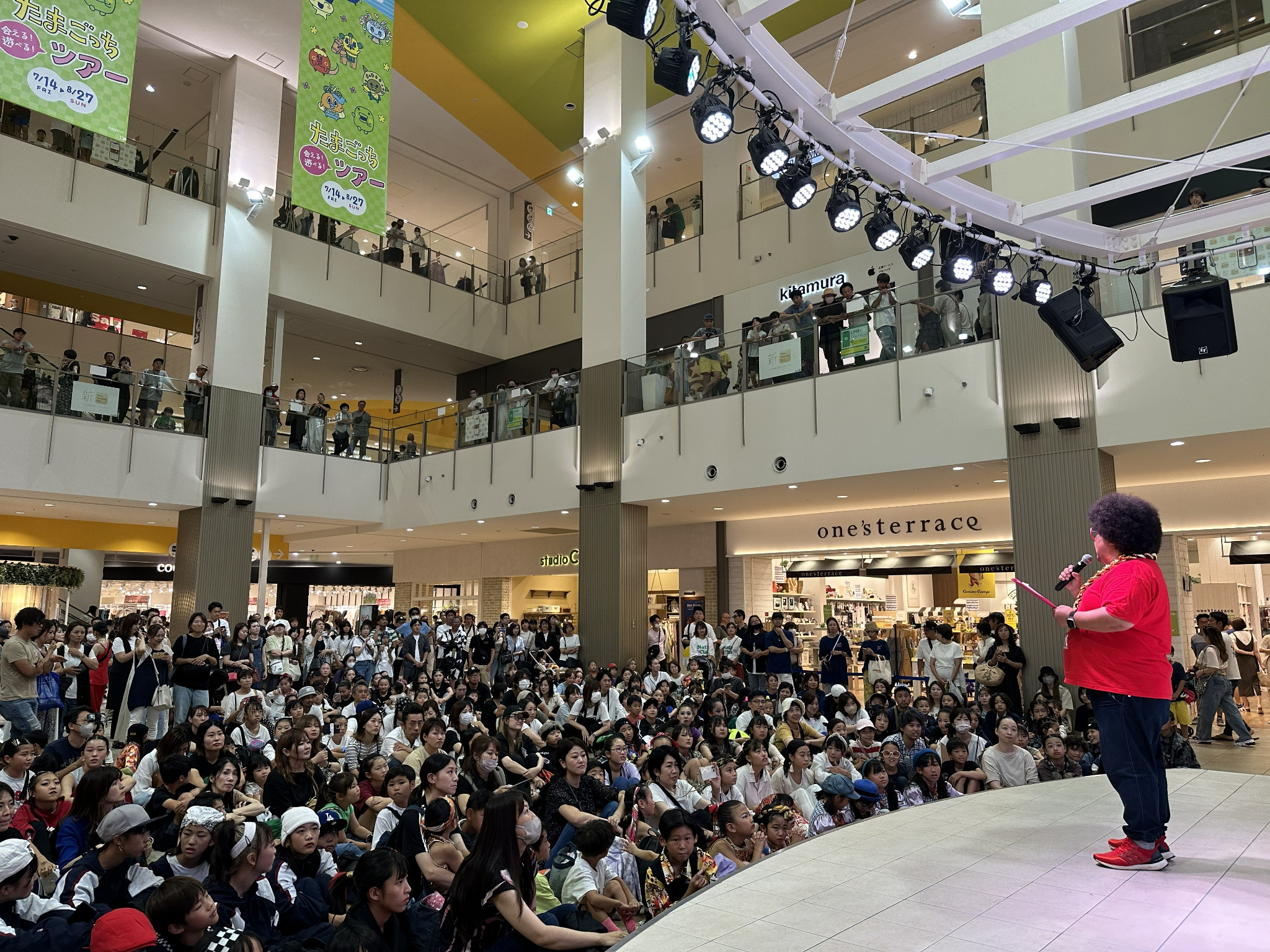 多くの来場者が集まる商業施設でのイベント会場